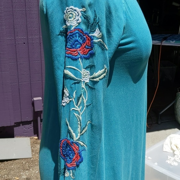 T Party Boho teal top w/embroidered sleeves - Picture 4 of 6